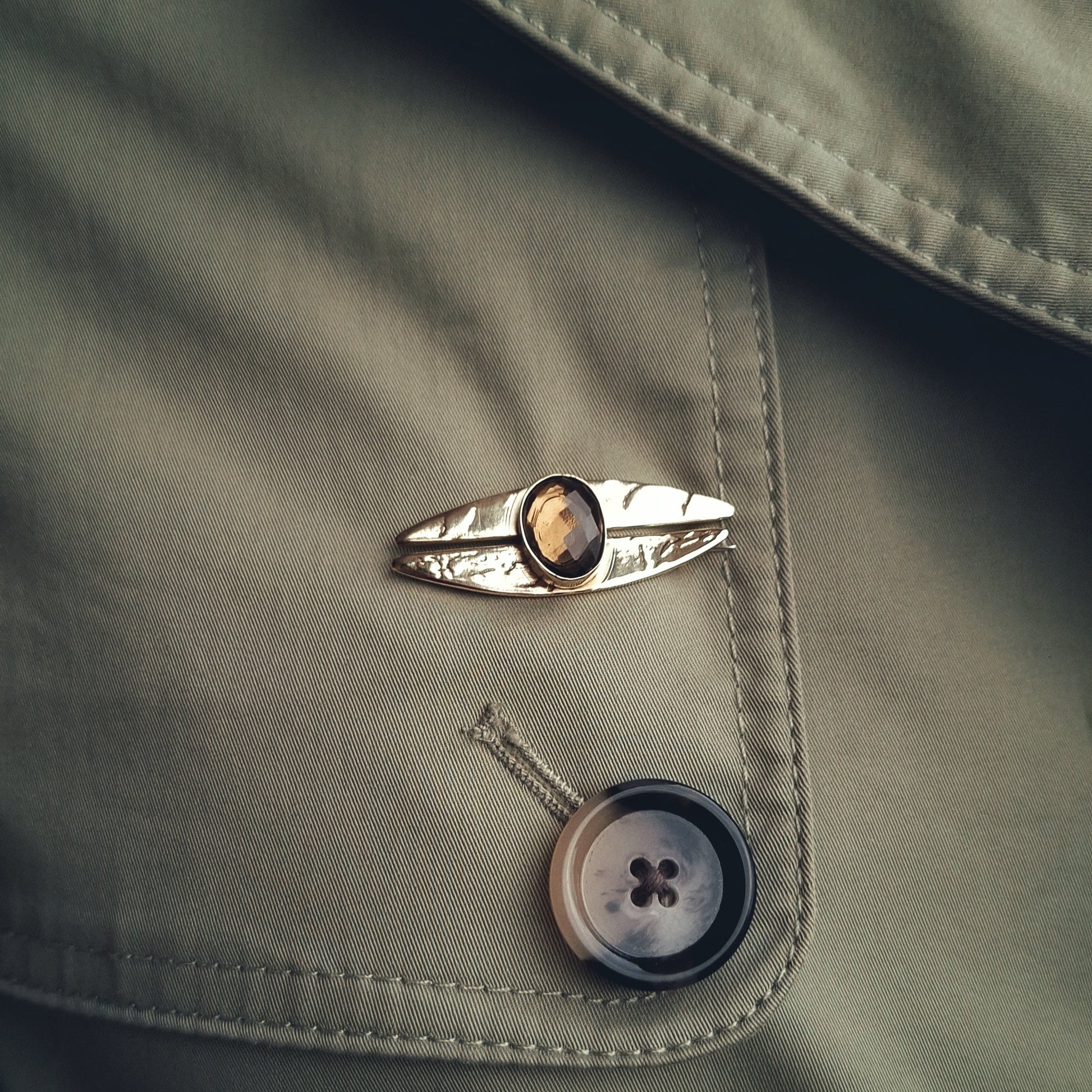 Broš U ZAGRLJAJU LISTA UNIKAT-Ostalo-Minerva by Jelena Fogec