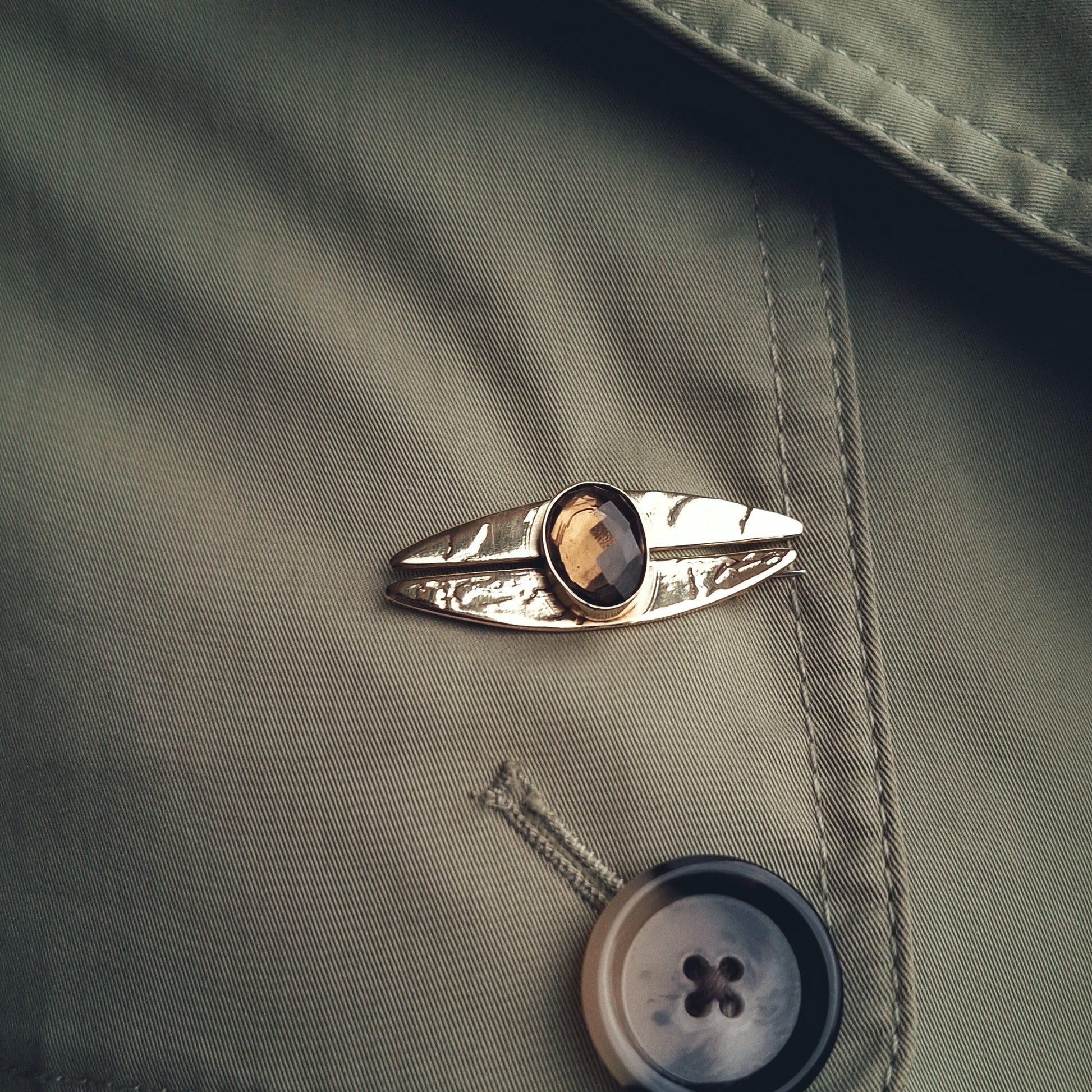 Broš U ZAGRLJAJU LISTA UNIKAT-Ostalo-Minerva by Jelena Fogec