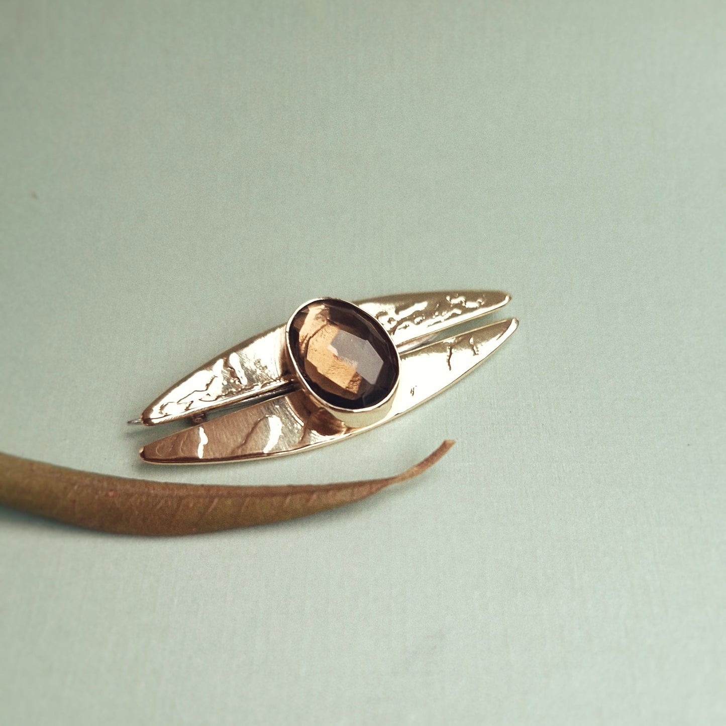 Broš U ZAGRLJAJU LISTA UNIKAT-Ostalo-Minerva by Jelena Fogec