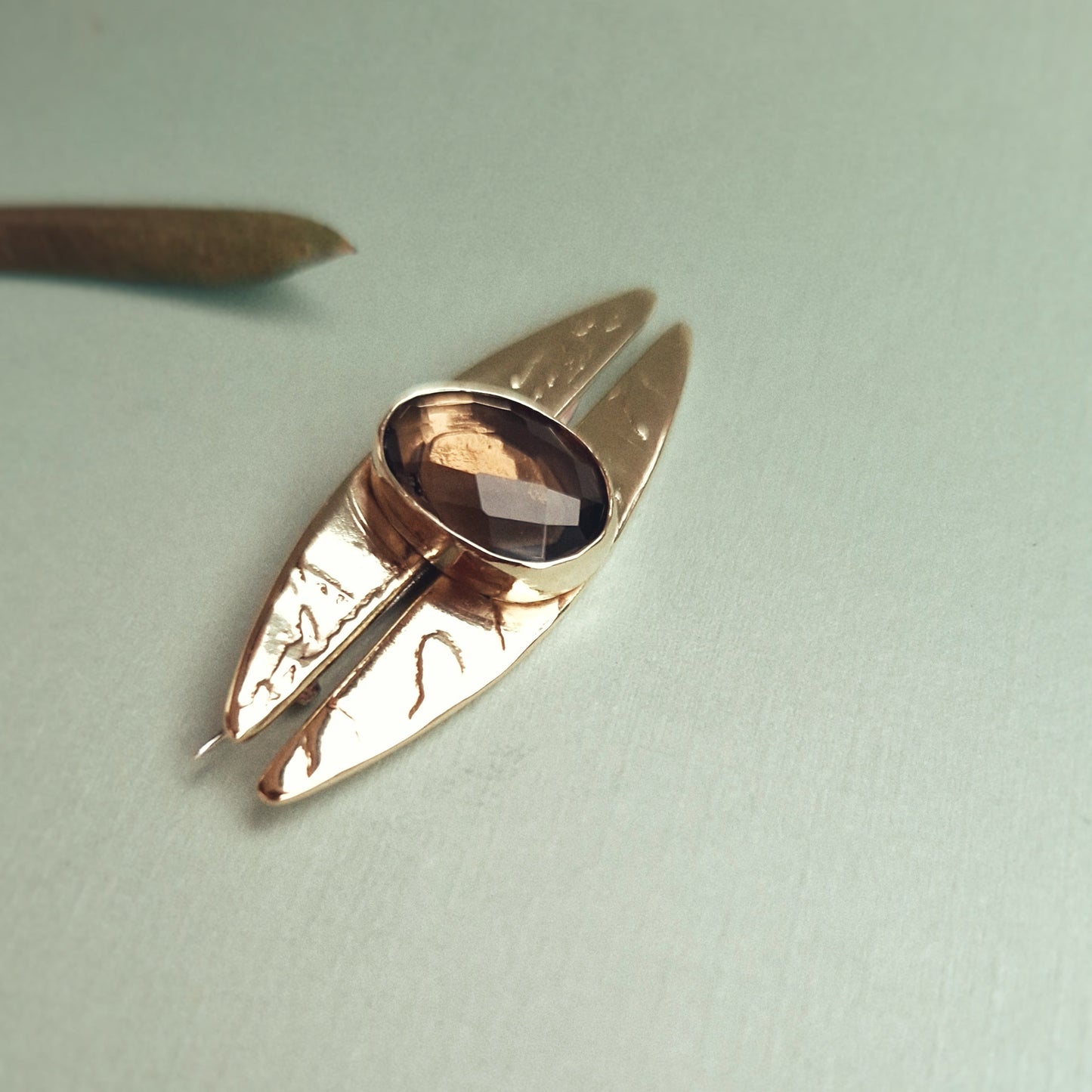 Broš U ZAGRLJAJU LISTA UNIKAT-Ostalo-Minerva by Jelena Fogec